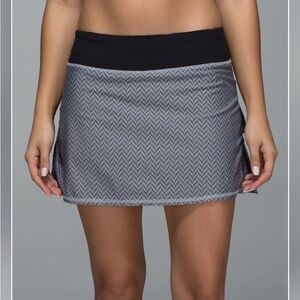 LULULEMON Pace Setter Elastic Waist Pull-on Skort. Size 4